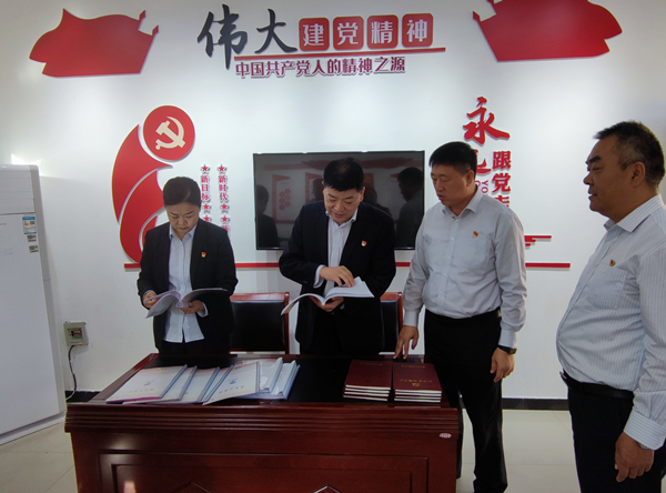 公司黨委副書記、監(jiān)事長張錫軍同...